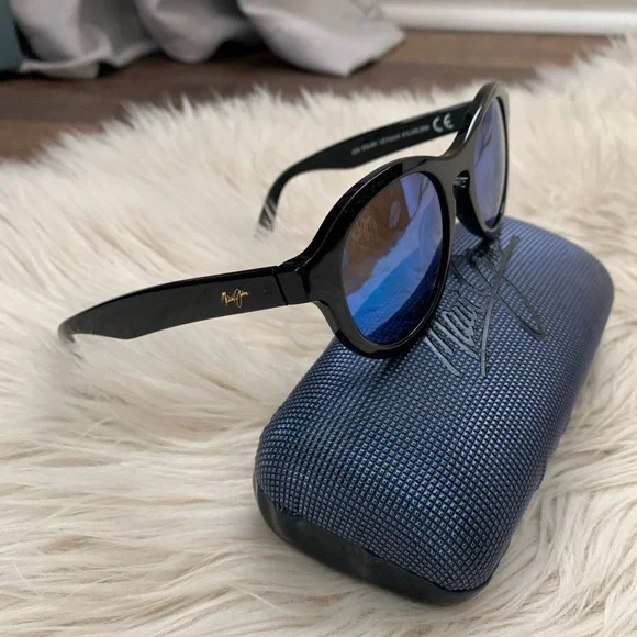 Maui Jim Black Polarized Sunglasses With Reflective Blue Lenses - Picture 5 of 16